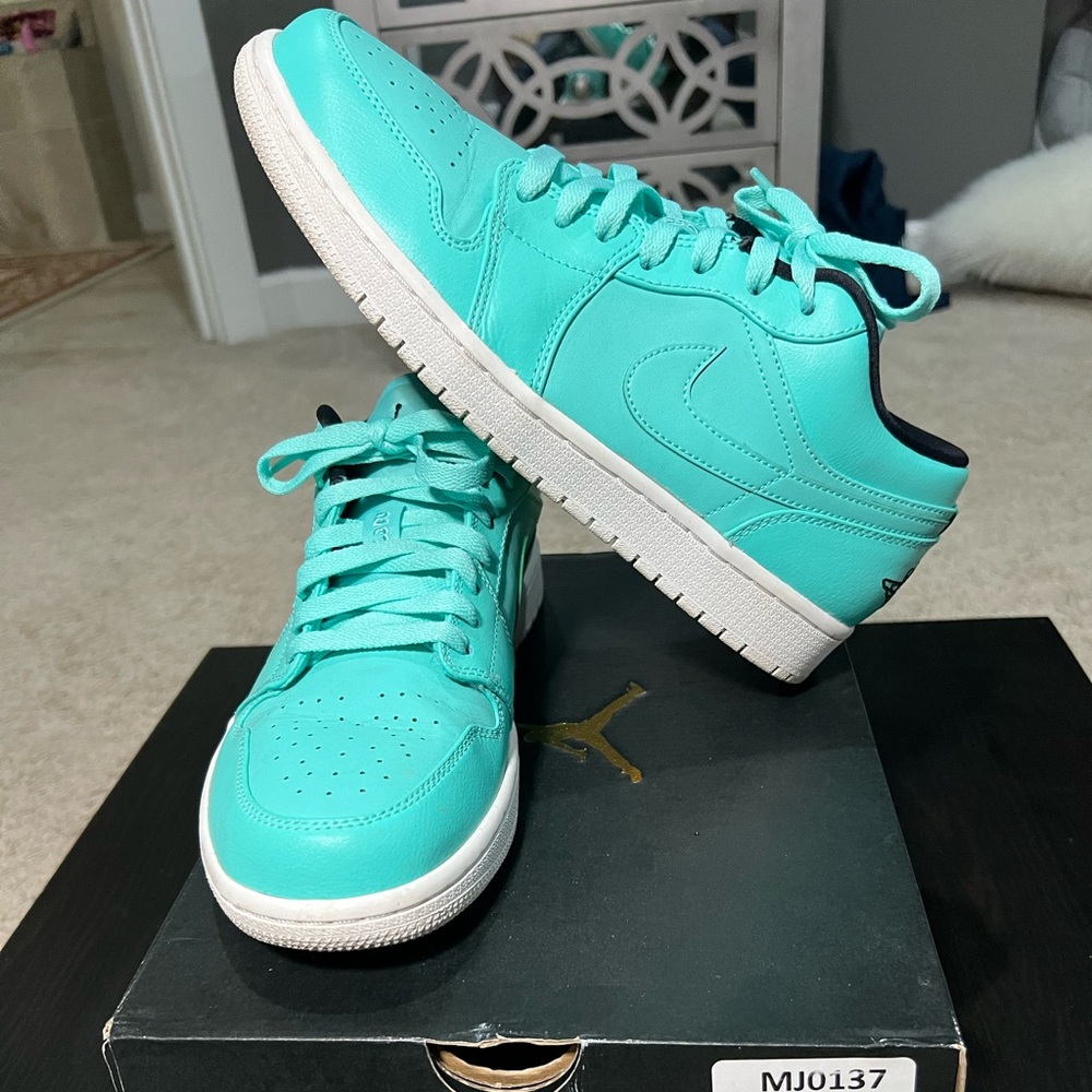 Air Jordan 1 Retro Low ‘Hyper Turquoise’